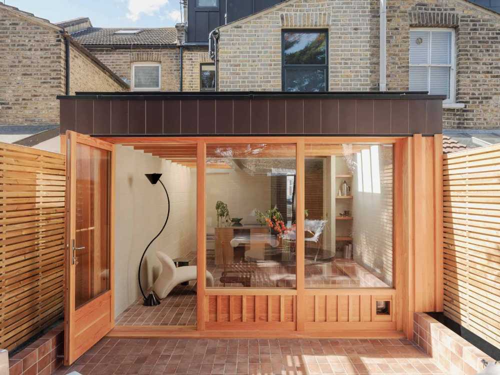Come modernizzare una casa vittoriana con un'estensione?Jackson House