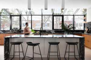 La Maison Côte-Sainte-Catherine : lumière et poésie dans un espace retrouvé