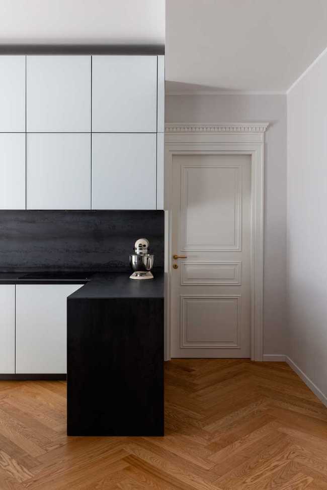 Elegancia y luz: VTR, un apartamento de los años '20 renace en Milán.