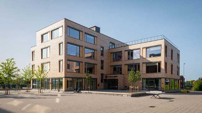 HasleTre: el edificio comercial desmontable y reciclable de madera