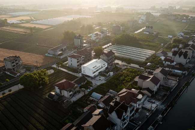 Villa Pudong a model of a country house for contemporary China