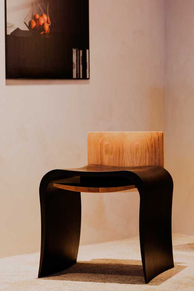 Threads of Light and Design: the poetry of the Weaving Chair