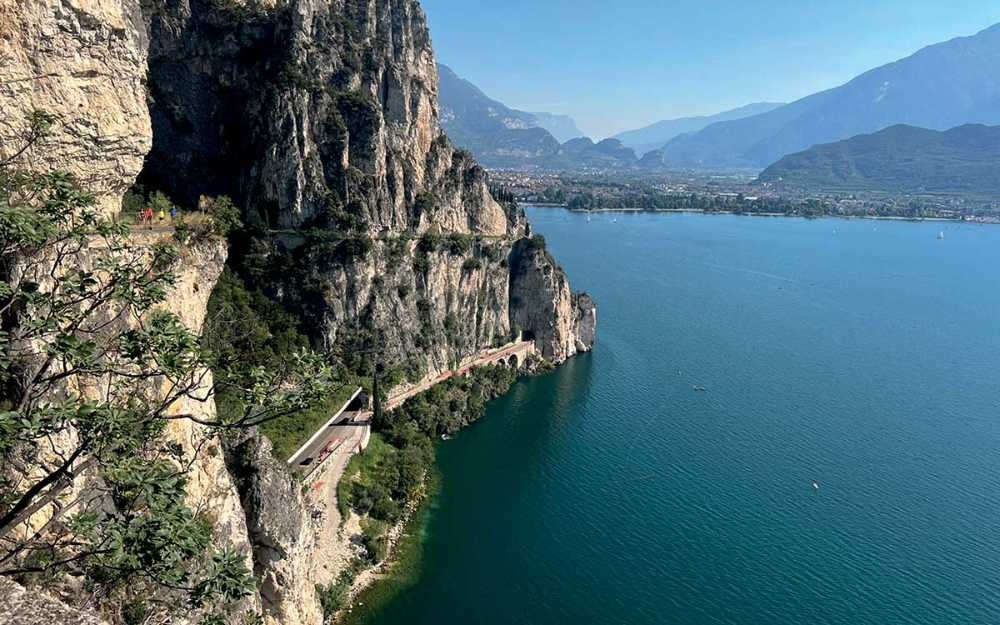 Detected shock absorbers for the Garda cycle path: safety and innovation