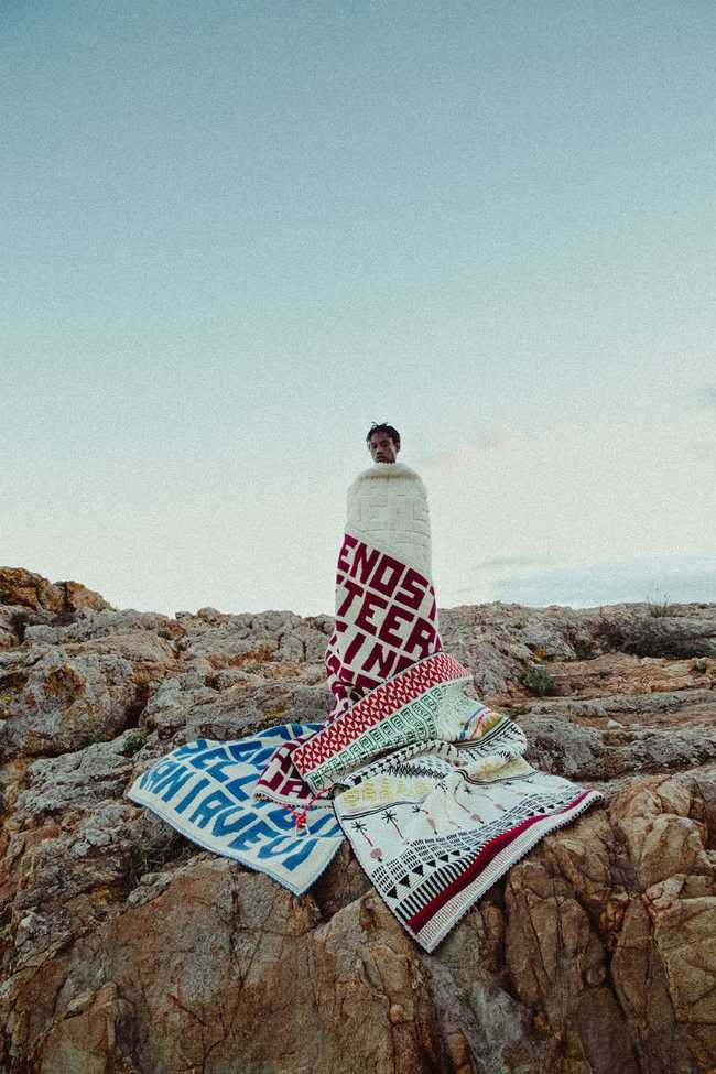 Le fil de la mémoire : l'art textile de Caterina Frongia