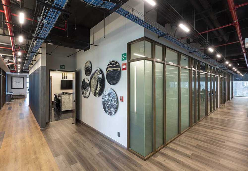 Interior aziendale per un’immagine elegante e temprata: Serfimex