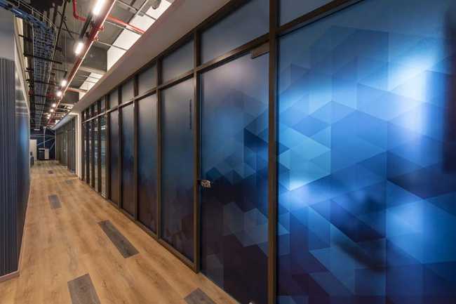 Interior aziendale per un’immagine elegante e temprata: Serfimex