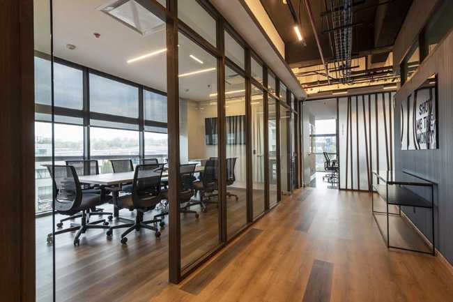 Interior aziendale per un’immagine elegante e temprata: Serfimex