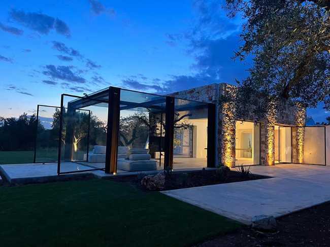 Glass Tree in Salento. Ancient atmosphere among lamie and trulli