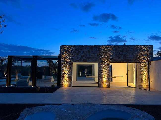 Glass Tree in Salento. Ancient atmosphere among lamie and trulli