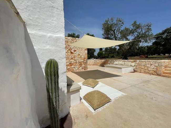 Glass Tree in Salento. Ancient atmosphere among lamie and trulli