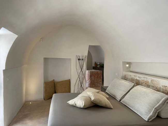 Glass Tree in Salento. Ancient atmosphere among lamie and trulli