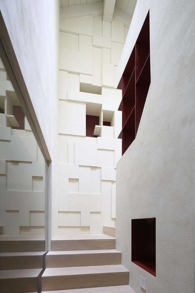 Demolizione e ricostruzione di unifamiliare in collina: Casa LP+2