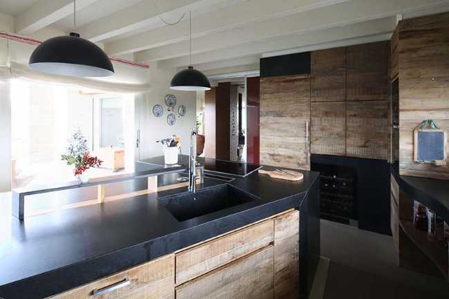 Demolizione e ricostruzione di unifamiliare in collina: Casa LP+2