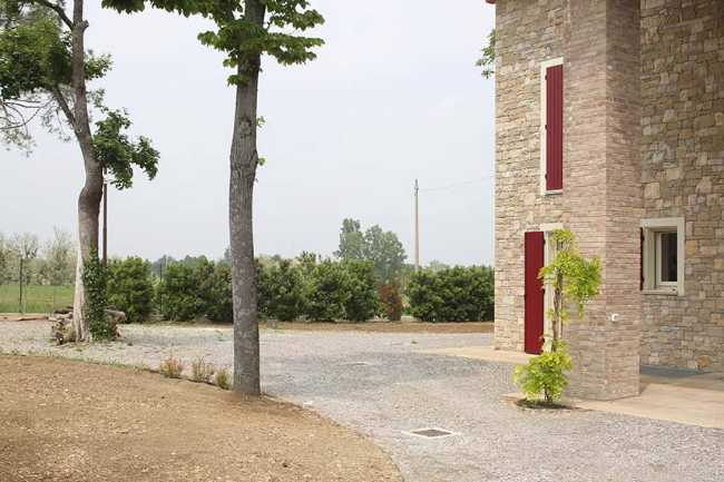 Demolizione e ricostruzione di unifamiliare in collina: Casa LP+2