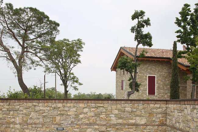 Demolizione e ricostruzione di unifamiliare in collina: Casa LP+2