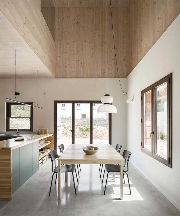 Casa MDN: the traditional exterior conceals the dynamic spatial richness