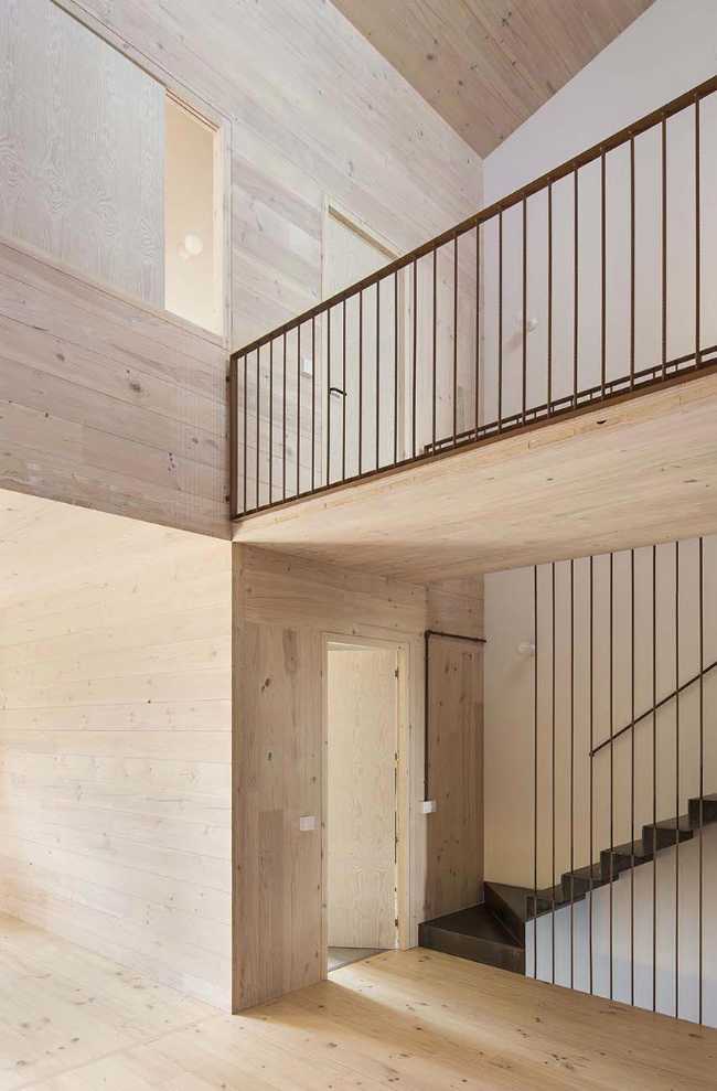 Casa MDN: the traditional exterior conceals the dynamic spatial richness