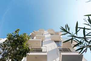 Sleek, dynamic, and jagged volume: the Mater Apartment Building