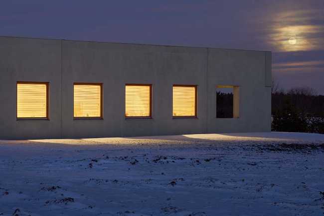 025 Concrete Home. Sincérité du matériau et essentiel de formes