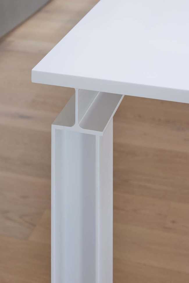 025 Concrete Home. Sinceridad del material y esencialidad de formas