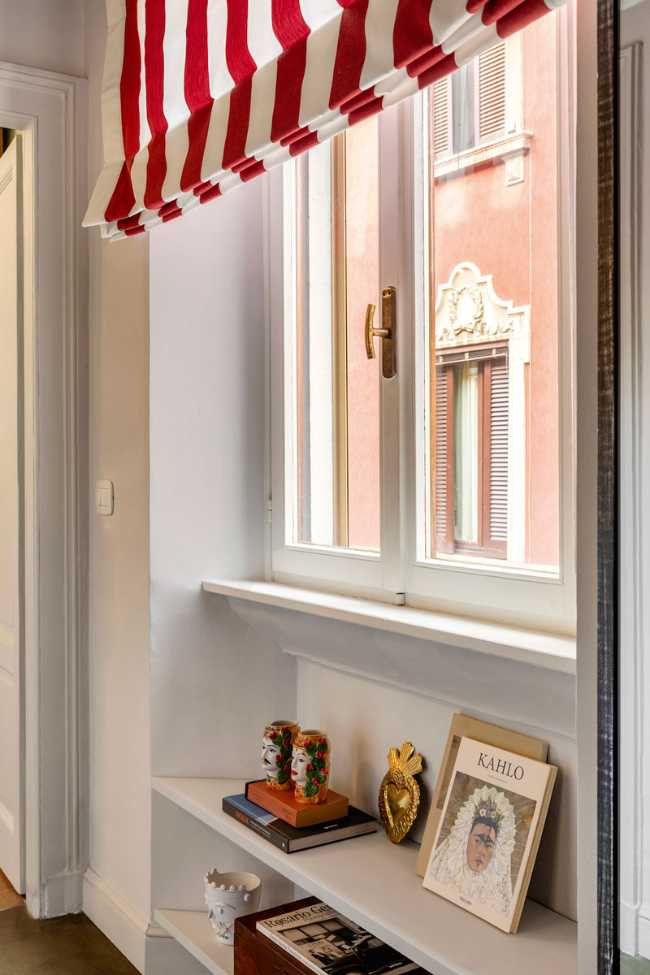 A symphony of colors dances among the rooms of the Sottocorno apartment.