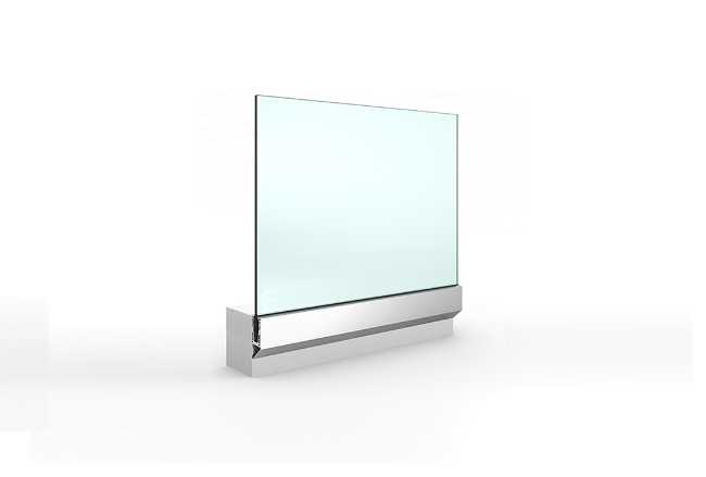 Facciata di edificio con balaustra in vetro Garda FS Aluvetro