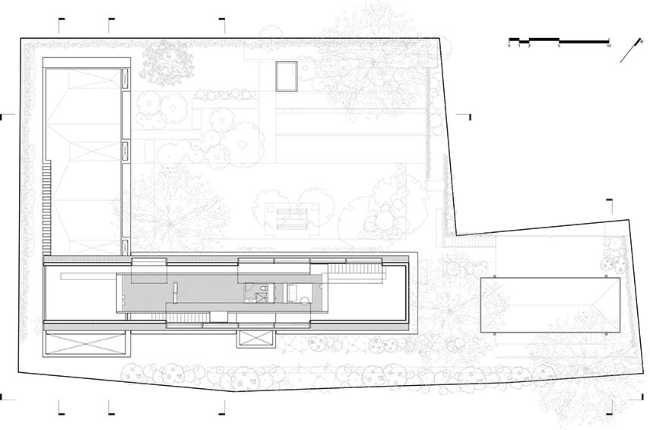 Casa L&J in Messico. Volume in acciaio, vetro e terra compressa