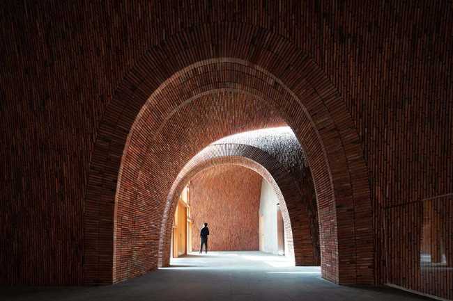 The arches of the Jingdezhen Imperial Kiln Museum evoke tradition