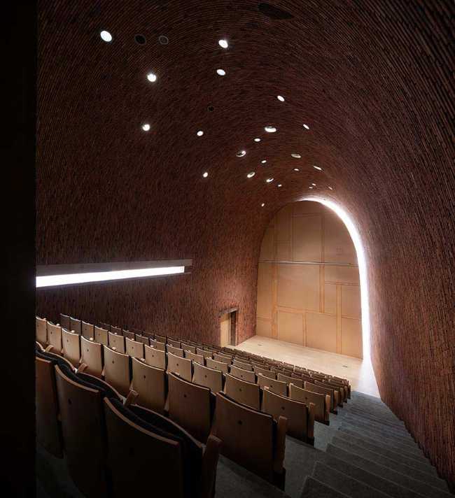 The arches of the Jingdezhen Imperial Kiln Museum evoke tradition