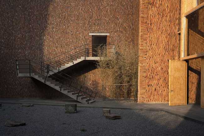 The arches of the Jingdezhen Imperial Kiln Museum evoke tradition