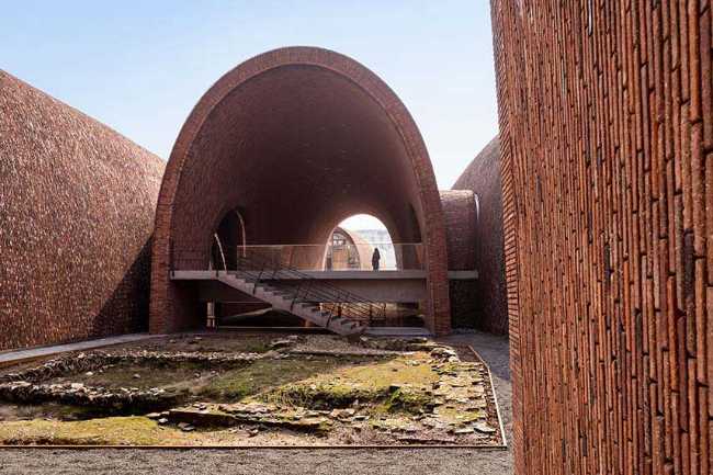 The arches of the Jingdezhen Imperial Kiln Museum evoke tradition