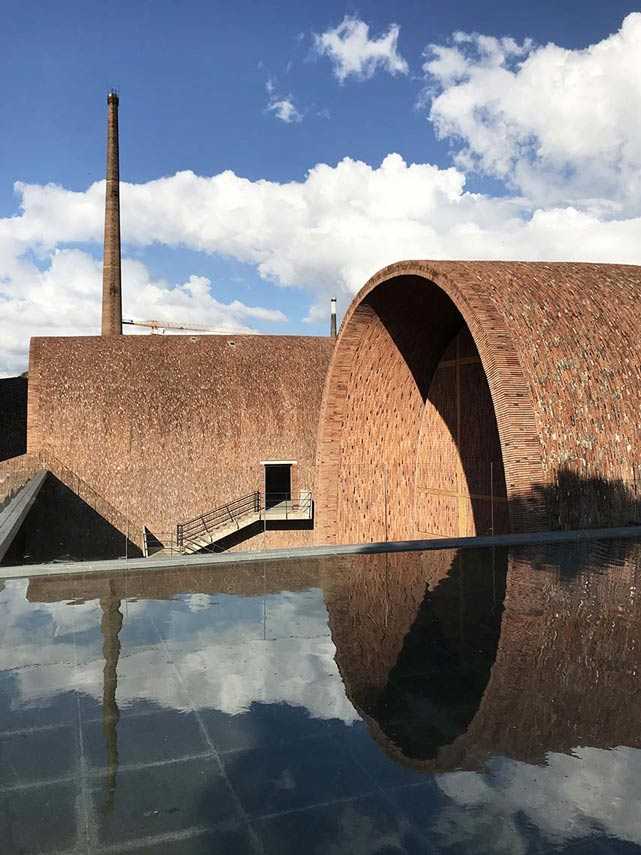 The arches of the Jingdezhen Imperial Kiln Museum evoke tradition