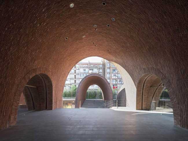 The arches of the Jingdezhen Imperial Kiln Museum evoke tradition