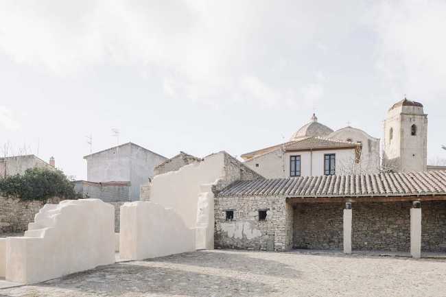 Symbolic value of ruins and urban regeneration in Simala