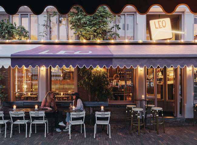 Bar Leo Goudvisch. Uno specchio del mosaico culturale di Amsterdam