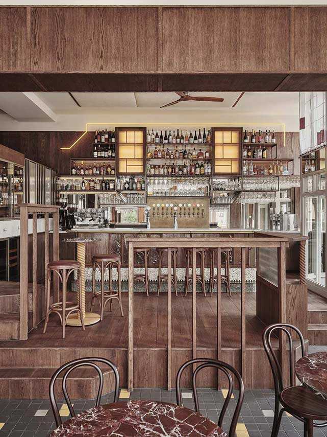 Bar Leo Goudvisch. A mirror of Amsterdam's cultural mosaic