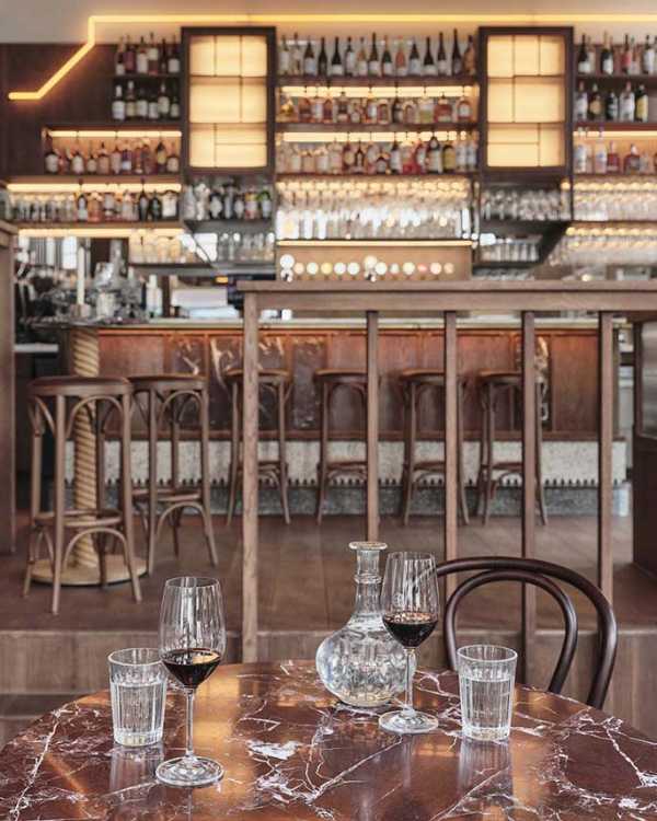 Bar Leo Goudvisch. A mirror of Amsterdam's cultural mosaic