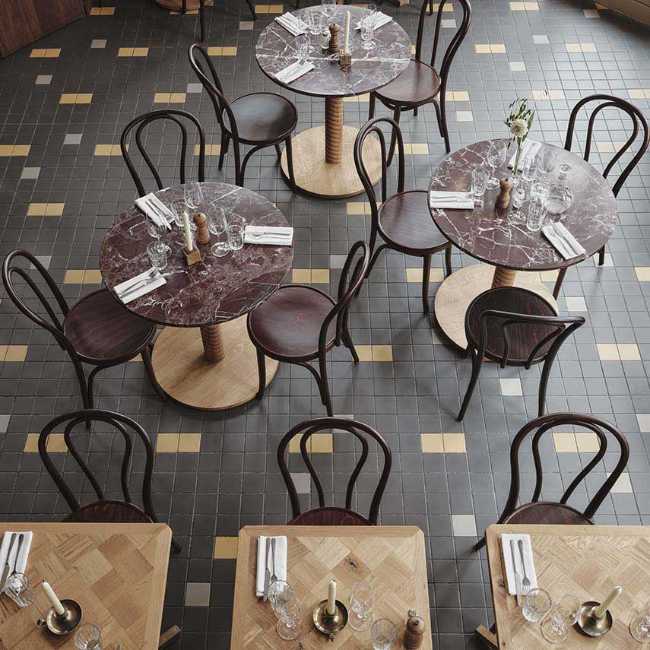 Bar Leo Goudvisch. A mirror of Amsterdam's cultural mosaic