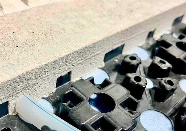 Pavimenti radianti a basso spessore e bassa inerzia: tipologie, normativa e best practice ad alta efficienza energetica ed elevato comfort interno