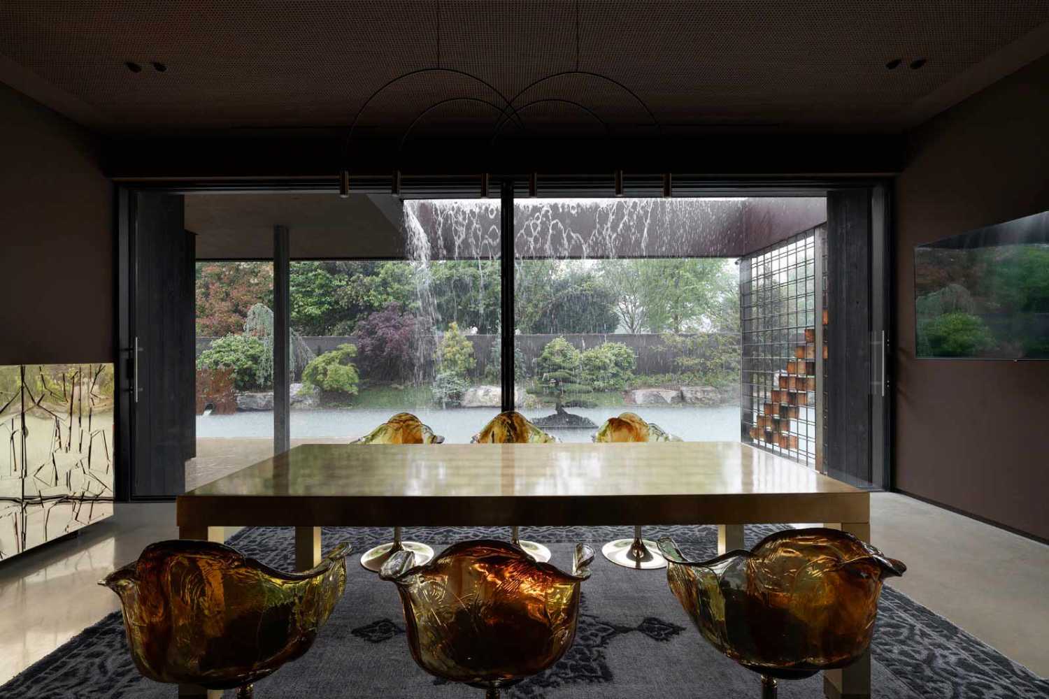 The Pavillon, the guesthouse made of glass, microcement, and zen gardens