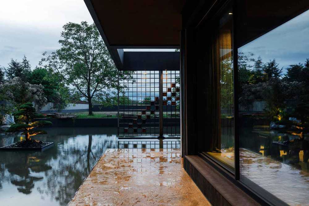 Le Pavillon, la maison d'hôtes entre verre, microciment et jardins zen