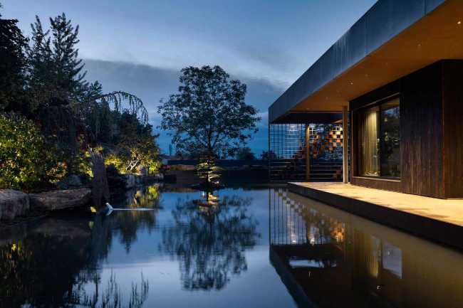 Le Pavillon, la maison d'hôtes entre verre, microciment et jardins zen