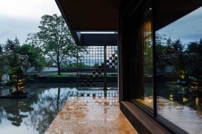 Le Pavillon, la maison d'hôtes entre verre, microciment et jardins zen