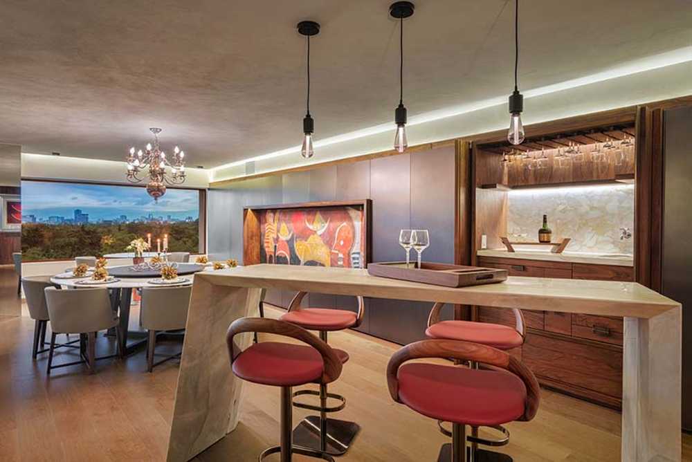 Design and light for an interior that interacts with the urban landscape