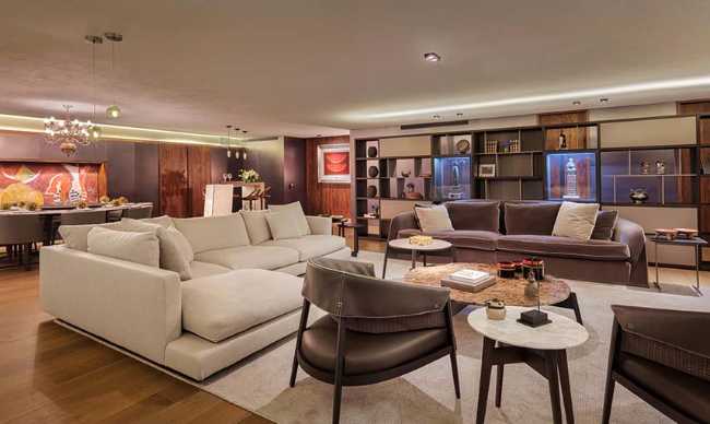 Design and light for an interior that interacts with the urban landscape