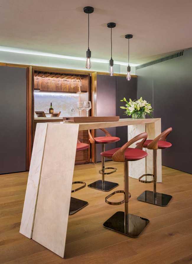 Design and light for an interior that interacts with the urban landscape