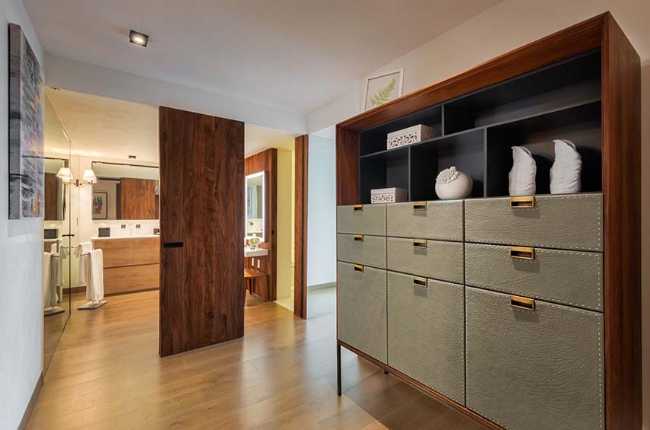 Design and light for an interior that interacts with the urban landscape