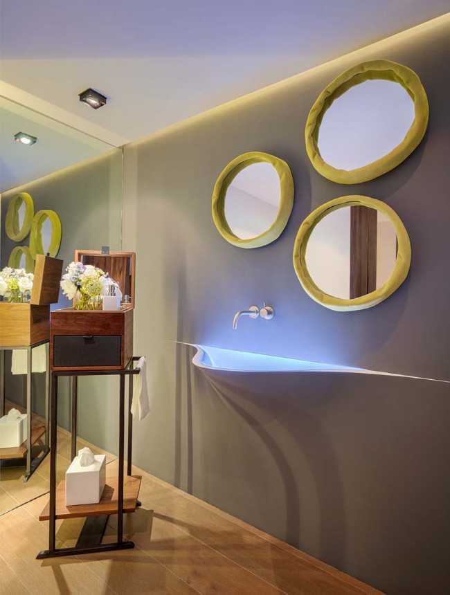 Design and light for an interior that interacts with the urban landscape