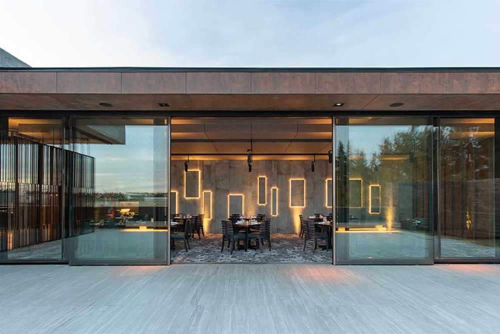 Kansas Restaurant: organic architecture between water and nature