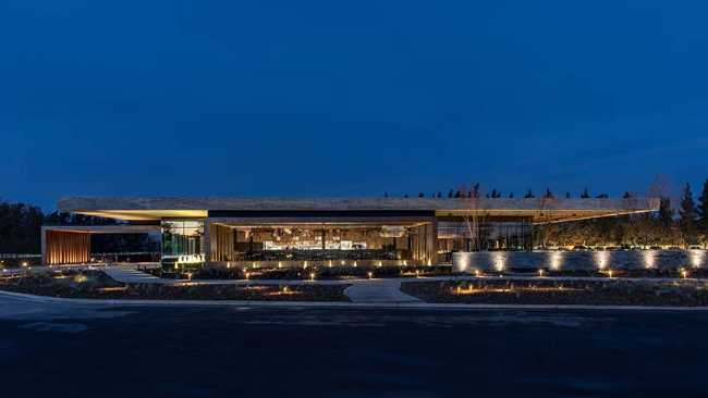 Kansas Restaurant: organic architecture between water and nature